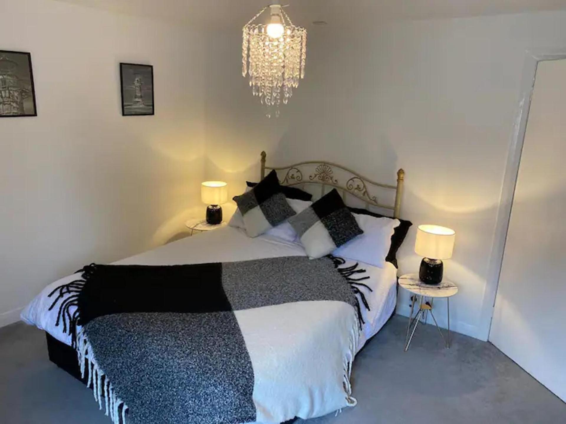 2 Bed-Sleeps 4-Sea View-Pet Friendly-Parking Appartement Llanelli Buitenkant foto