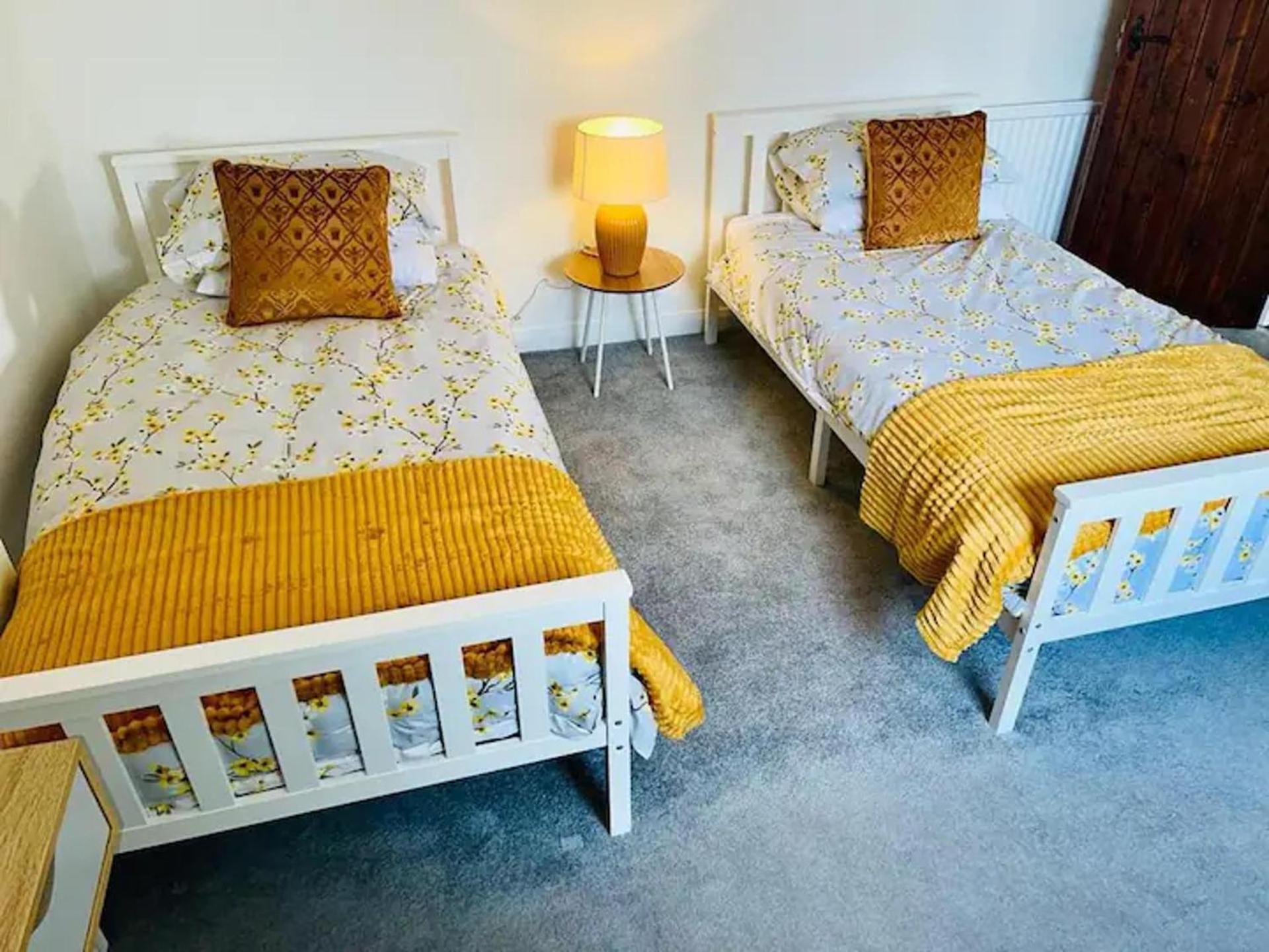 2 Bed-Sleeps 4-Sea View-Pet Friendly-Parking Appartement Llanelli Buitenkant foto