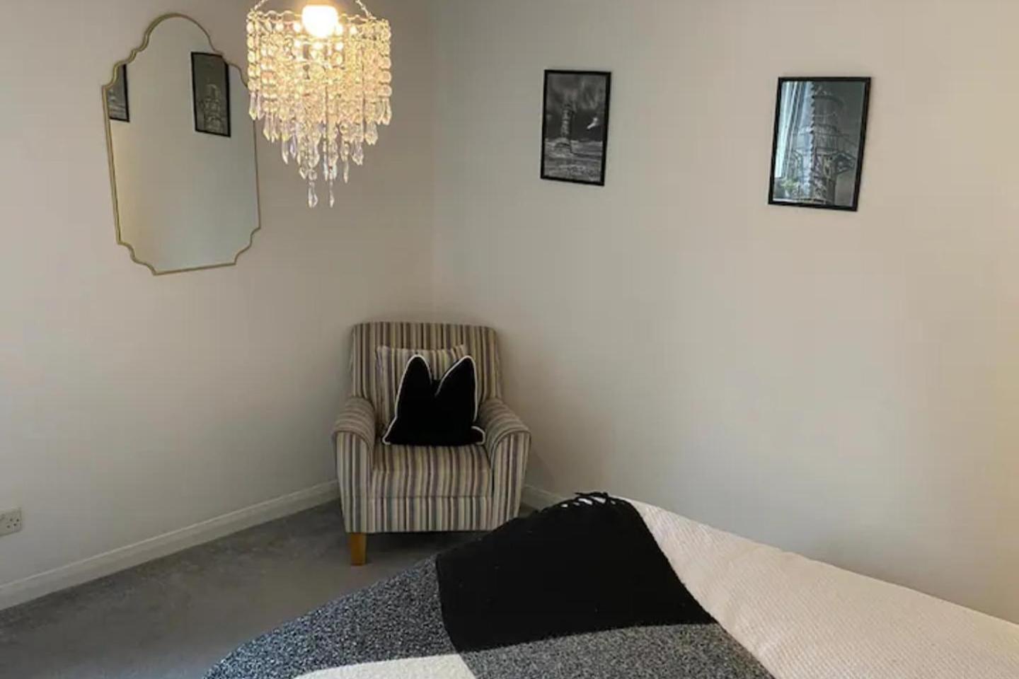 2 Bed-Sleeps 4-Sea View-Pet Friendly-Parking Appartement Llanelli Buitenkant foto